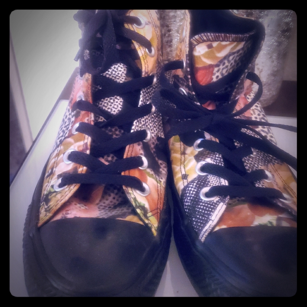 Converse sneakers size 8
